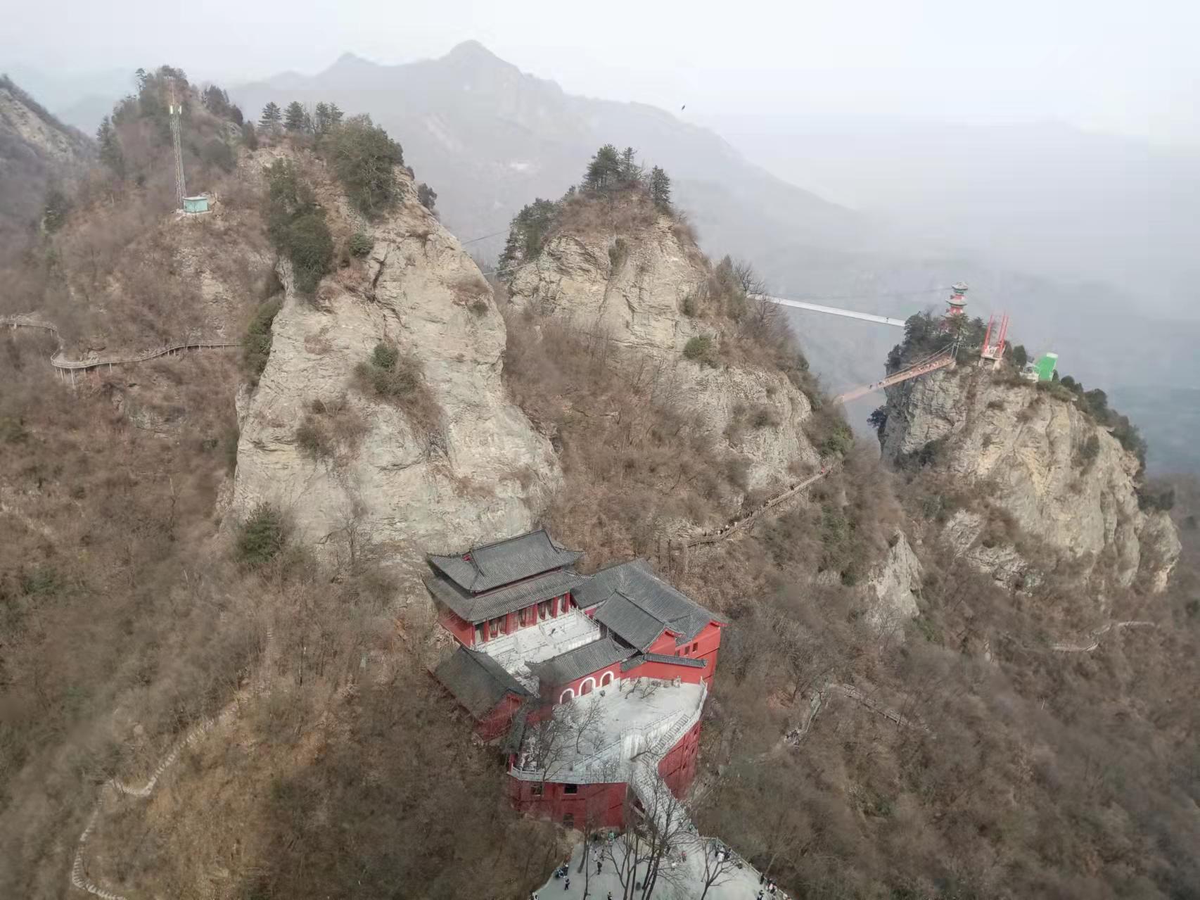历史悠久的武当大明峰 玉殿顶上一览众山小