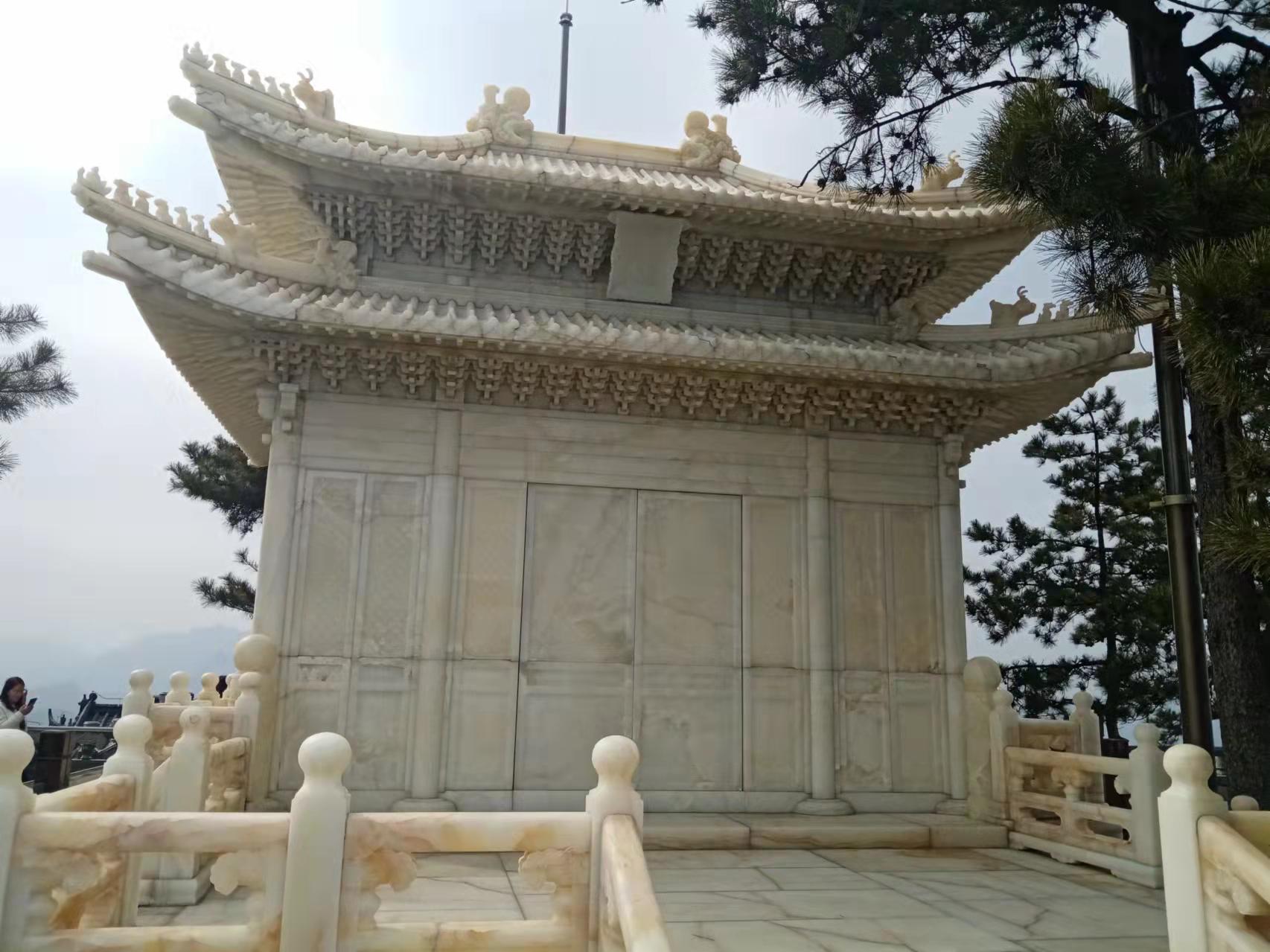 历史悠久的武当大明峰 玉殿顶上一览众山小